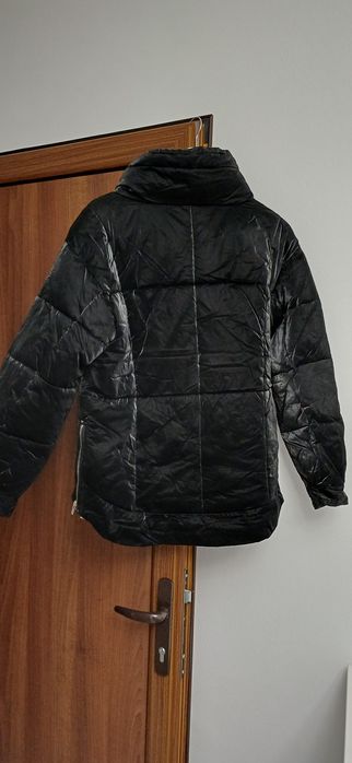 Geaca neagra de iarna