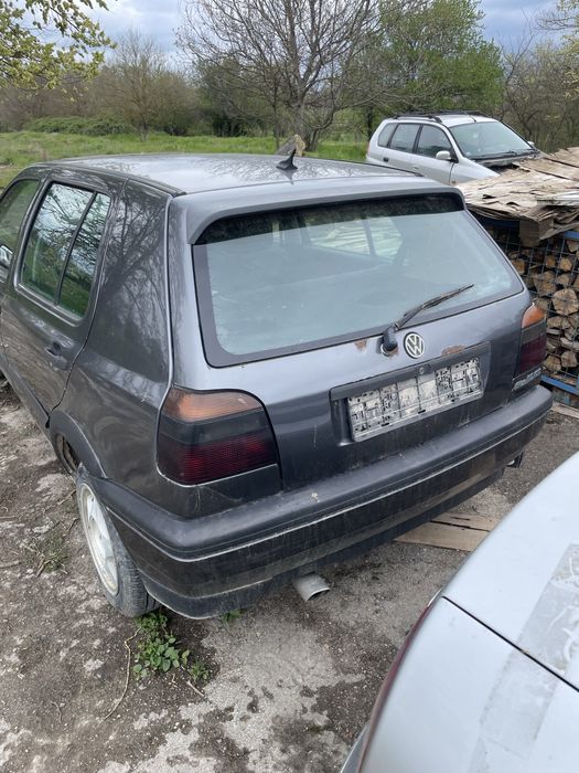 Голф 3/golf 3  1.8 бензин НА ЧАСТИ разполагам и с още части за голф 3