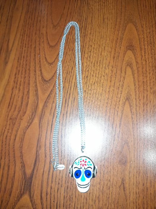 Бижутерия Zara на цепочке