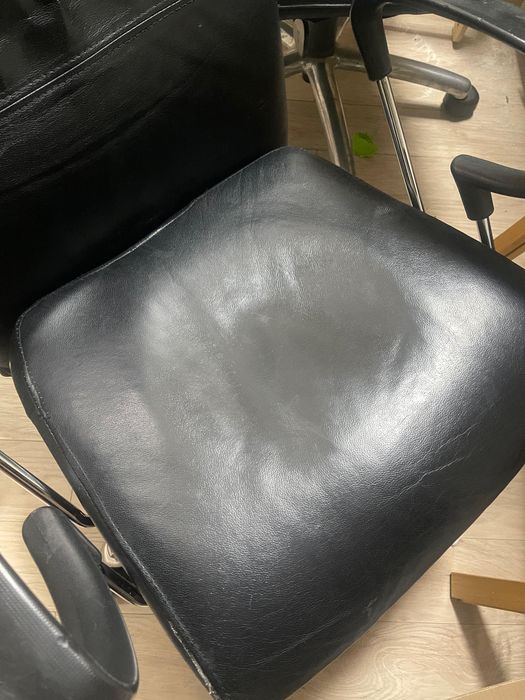 Продам 2 кресла офисные