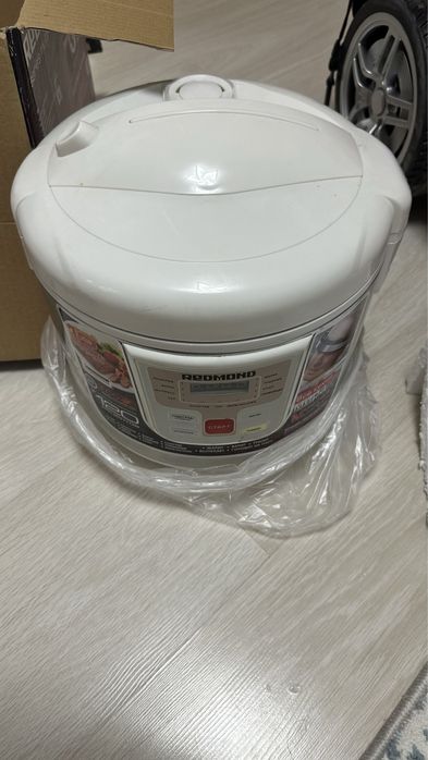 Мультиварка Redmond