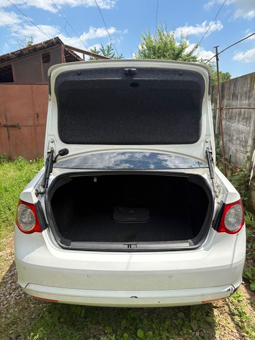 VOLKSWAGEN Jetta 2010 — imagine 4