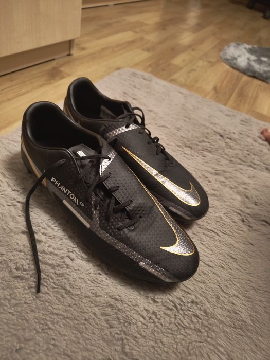 Ghete de fotbal phantom gt , iarbă,marimea 45