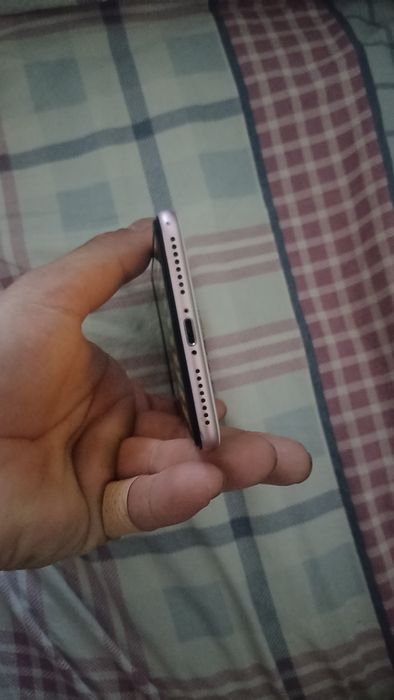 Продам IPhone 7+