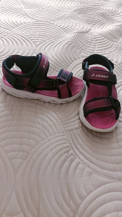 Продаю сандали 31р