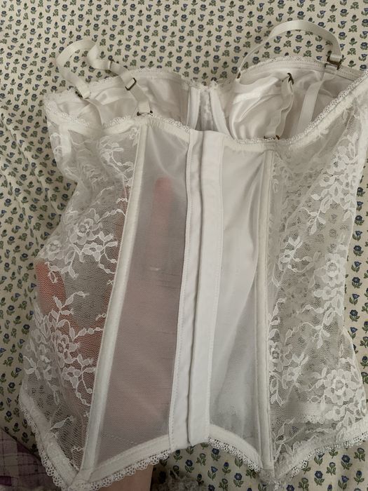 Corset din dantela superb