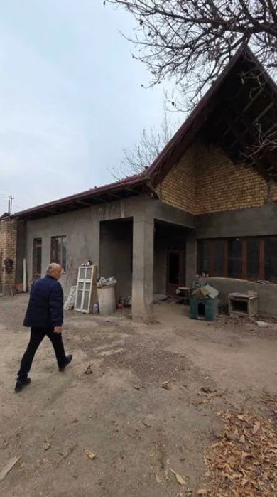 Продаётся дом, Ташгрэс, Салар, у реки Боссув, в 5 минут от ЭКО базара.