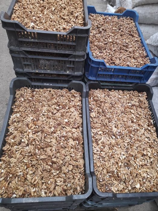 Vând miez de nucă!