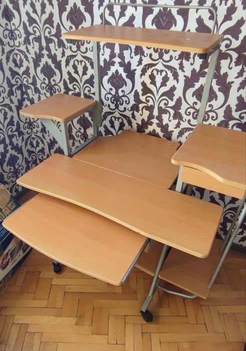 Продам  компьютерный стол
