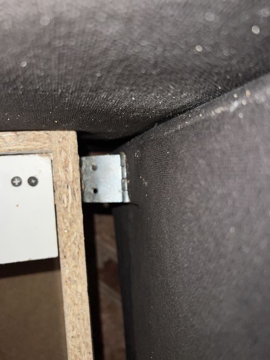 Диван в черном цвете