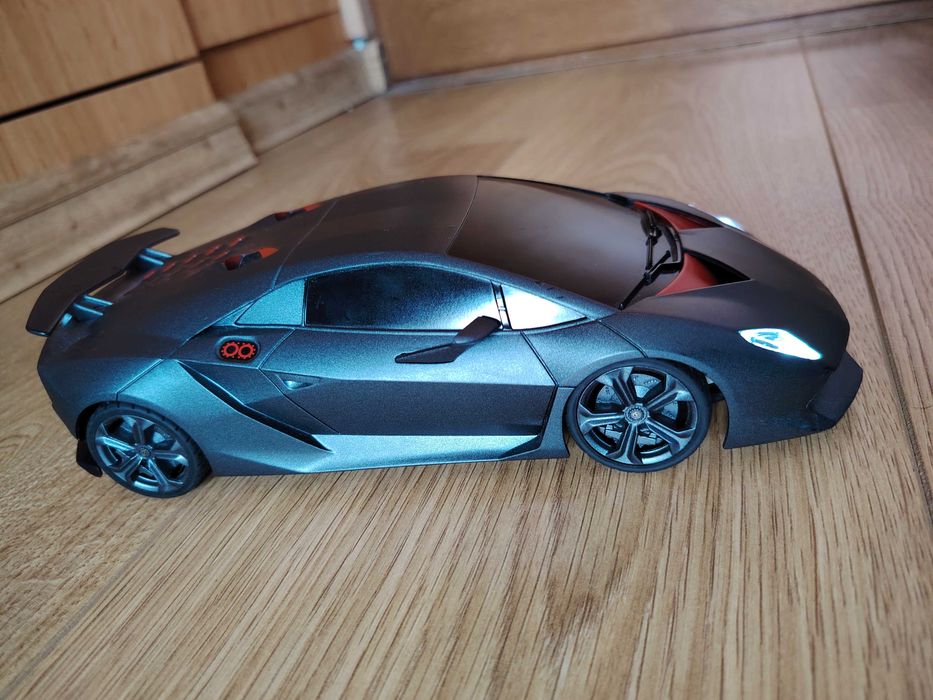 Спортна кола с дистанционно управление