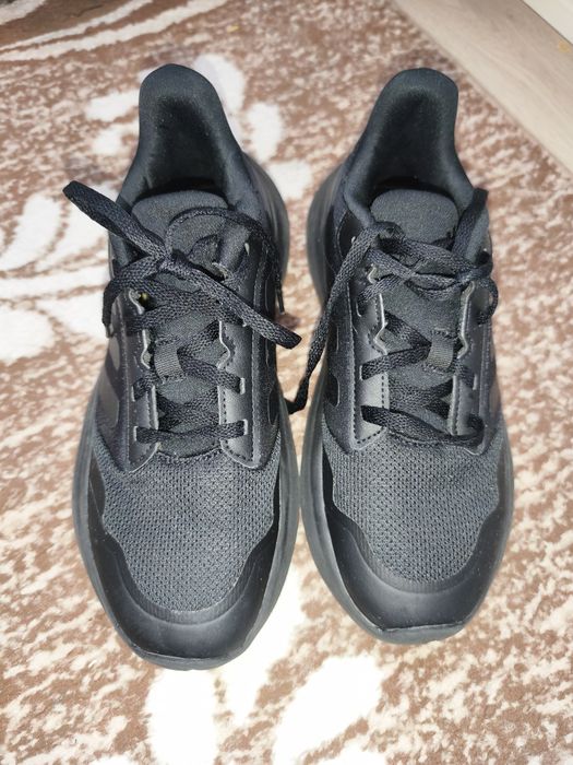 Adidași negri mărimea 38,5