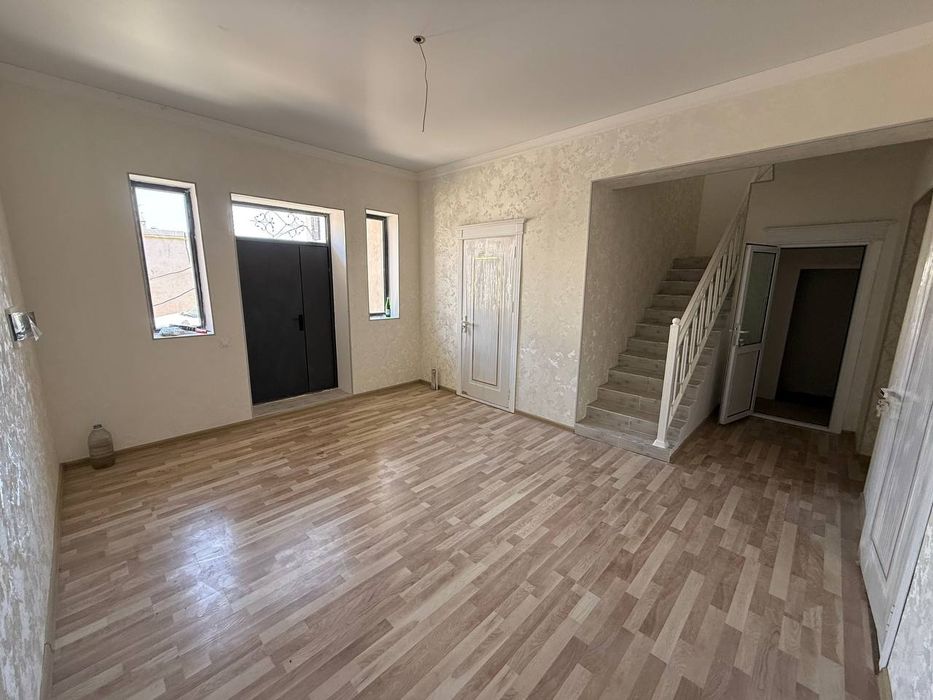 Uy sotiladi angarik sitida 115 kv 43000$ galishamiz