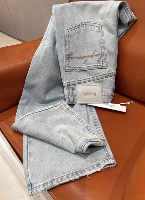 Джинсы новые.