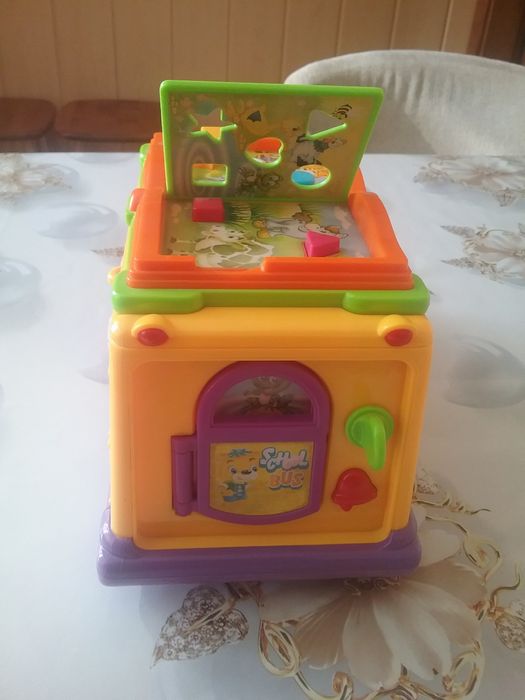 Продам машинку-водилку на батарейках.