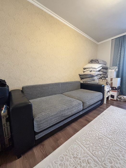 Продам б/у диван с подушками. 4 подушка