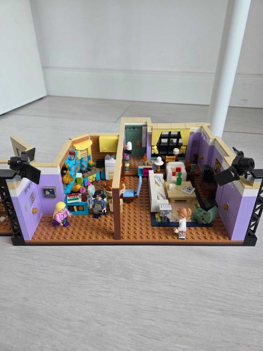 Set LEGO Icons 10292 Apartamentele Friends - Asamblat (Ca nou)