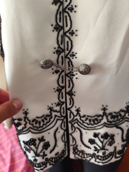 Blazer dama cu aplicații de mărgele și paiete cusute!