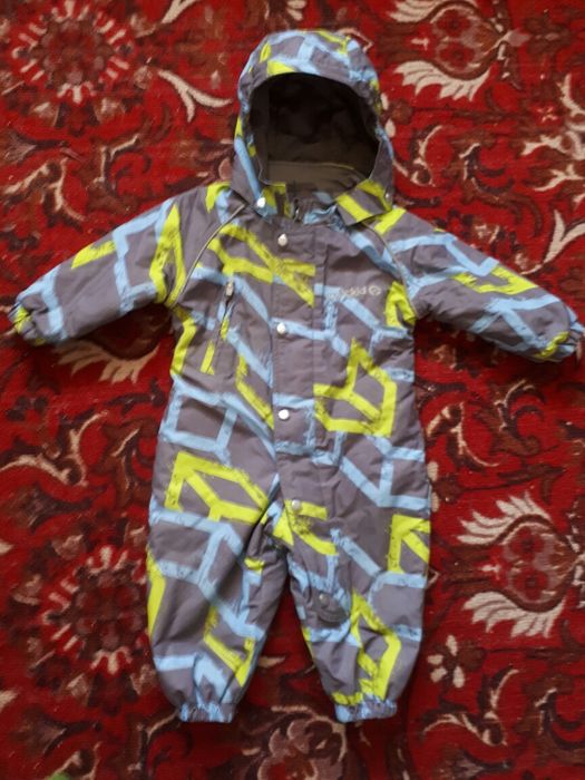 Комбинезон демисезонный  детский с шапкой.