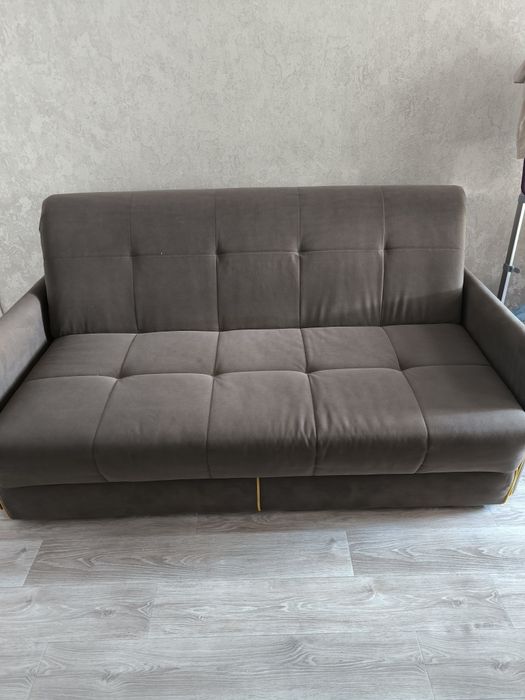 Продам диван коричнг