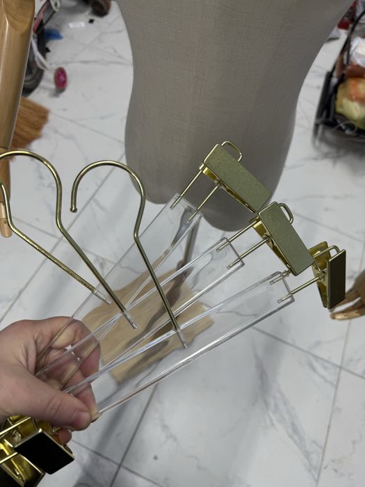 Продам вешалки зажимы