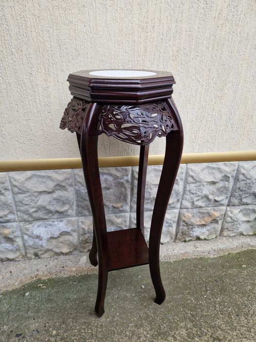 Прекрасна антикварна висока помощна масичка