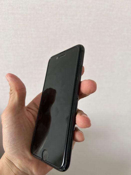 Айфон SE на 128 ГБ