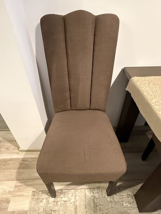 Masă cu 4 scaune – MDF maro, stare foarte bună