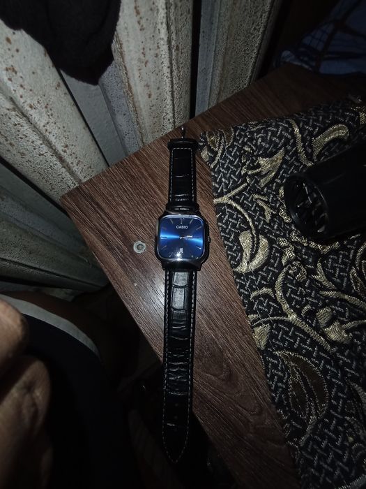 Оригинальные часы ремешок тоже