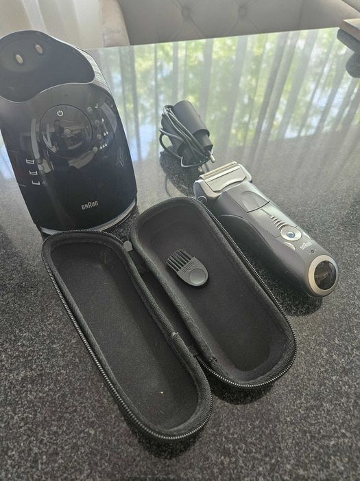 Aparat de ras Braun Series 7 7865cc + Stație Curățare Clean&Charge, Stare Foarte Bună