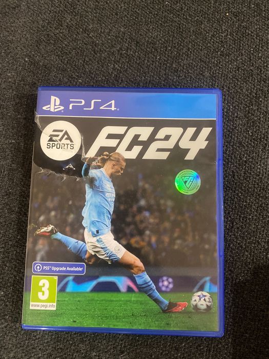 PS 4 pro  с два джойстика и стойка , която може да си ги зареждаш