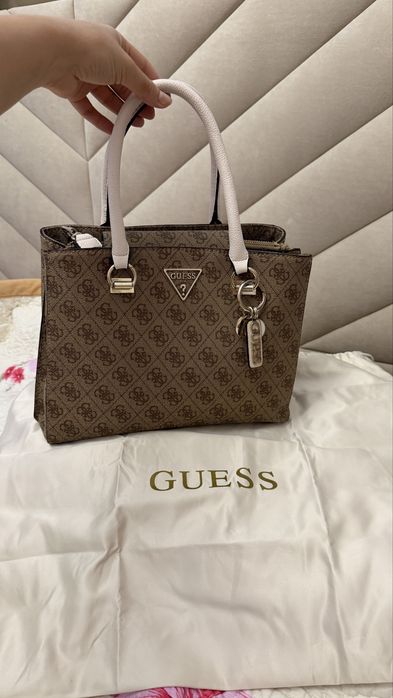 Продам сумку Guess читать описание