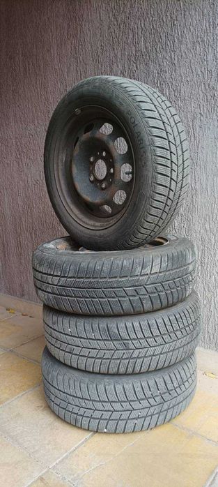 Продавам зимни гуми 16 цола с оригинални джанти за BMW E 46