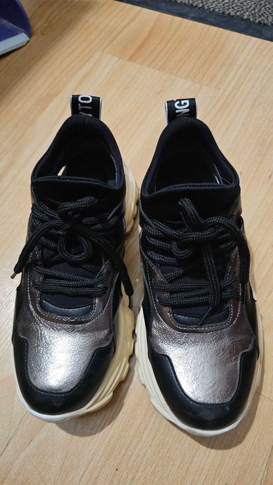 Продам кроссовки 36 размер