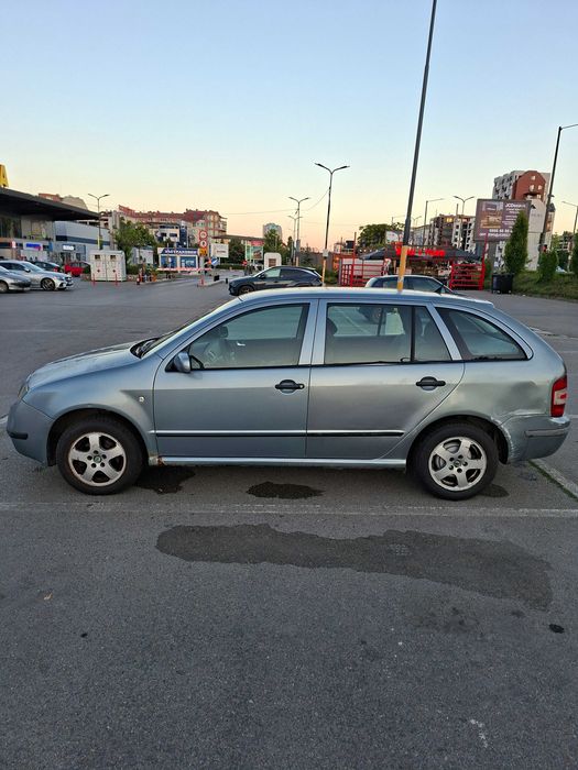 Продавам Skoda Fabia 2003г. в добро състояние
