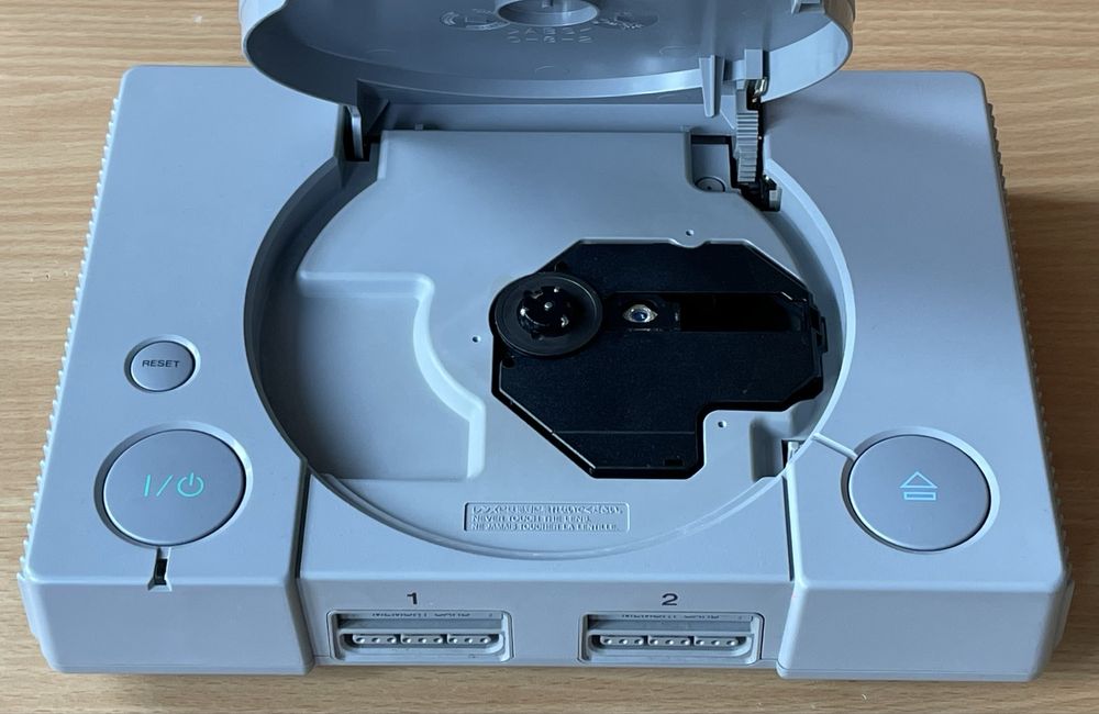 Rezervat - PlayStation 1 (PS1) SCPH-7002 in stare foarte buna
