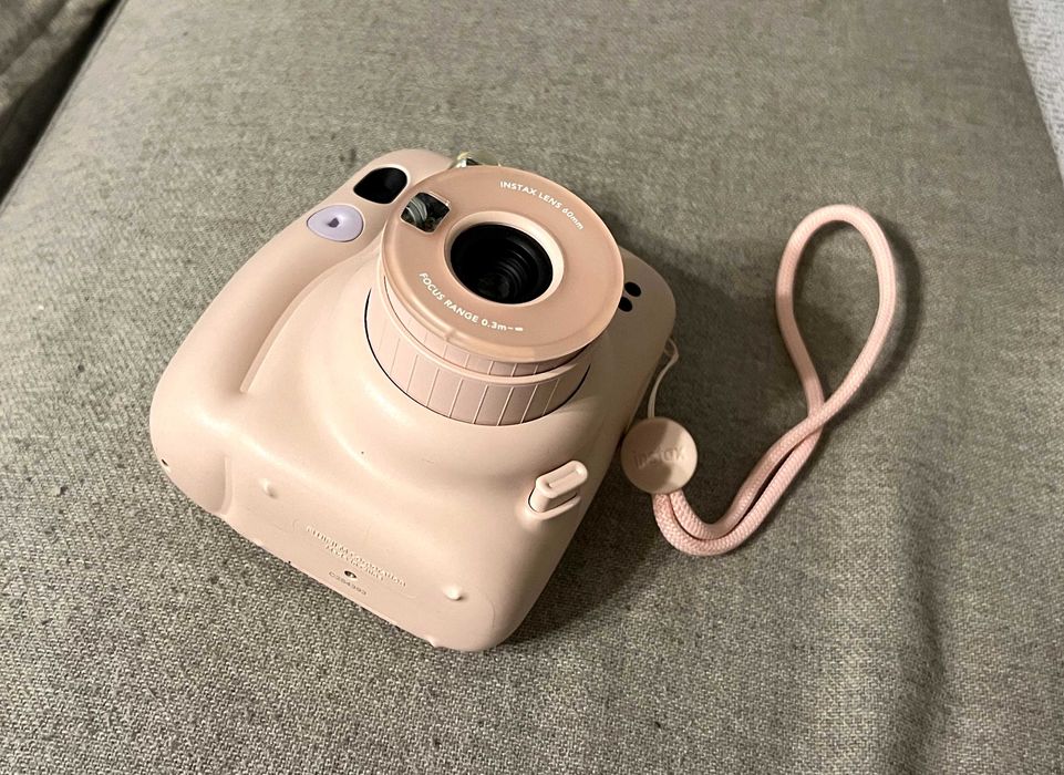 Aparat foto instant Fujifilm Instax Mini 11 roz complet functional