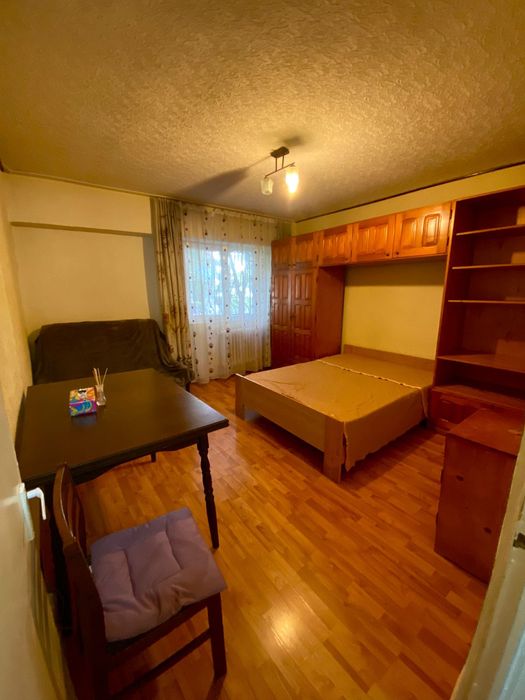 Dau în chirie apartament cu o camera