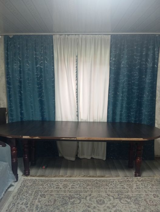 Продам стол для гостиной