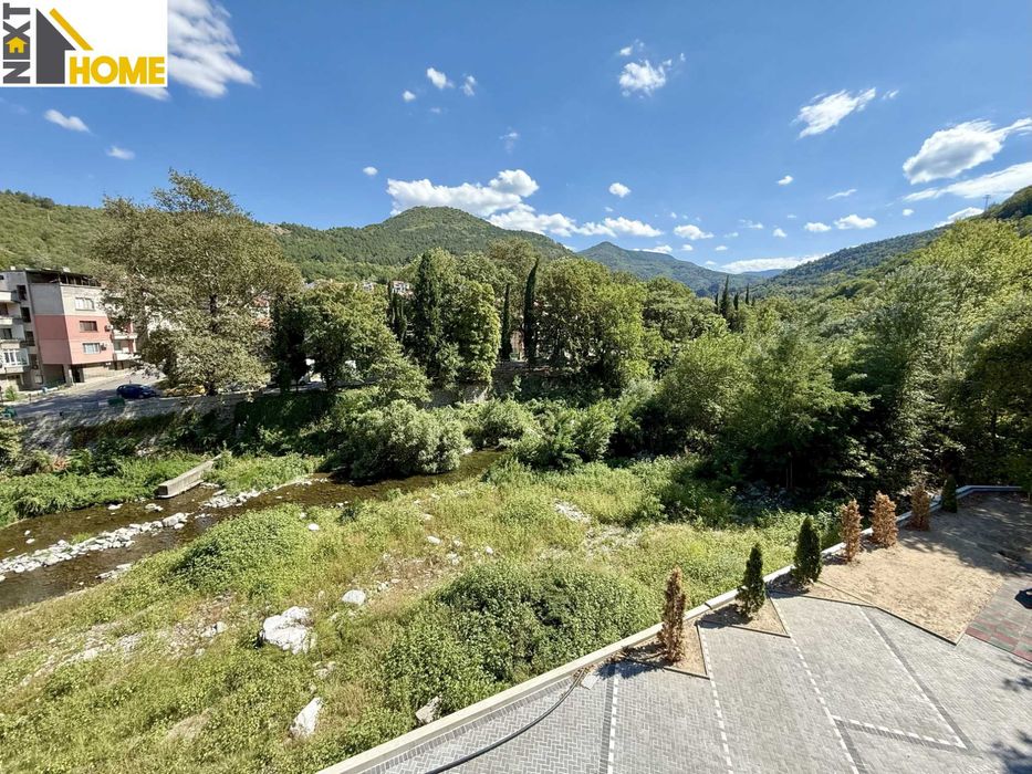 Продава се Тристаен апартамент в Асеновград - 156 кв.м за 1707 €/кв.м - Снимка #2