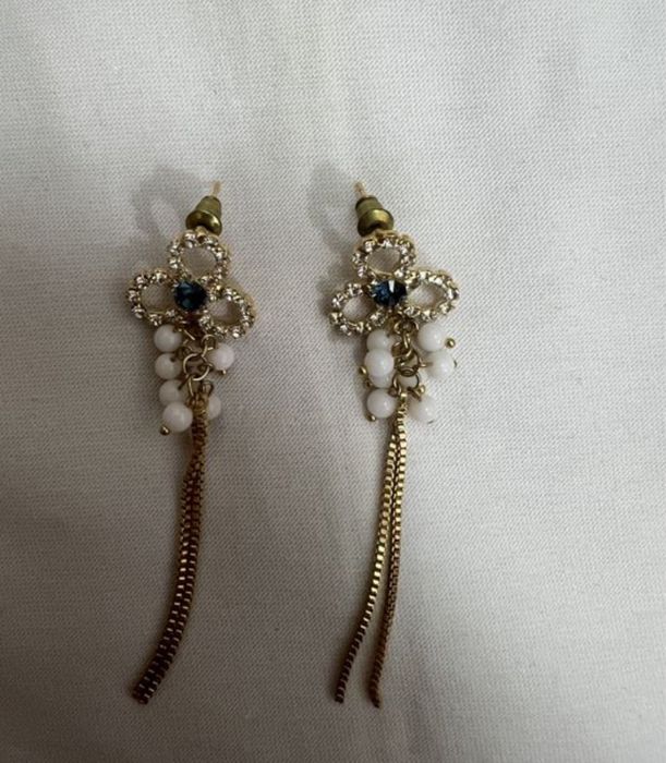 Cercei eleganti diferite modele