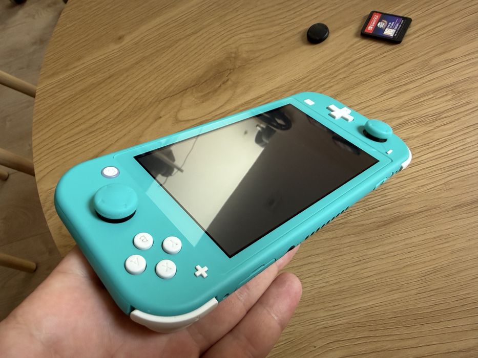 Nintendo Switch Lite тюркоазен + 3 игри + калъф