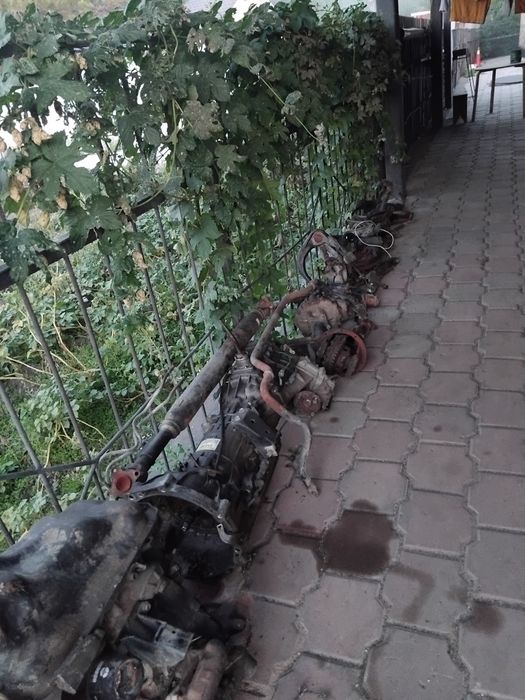 Коробка раздатка ,мотор ,передний редуктор, задний редуктор