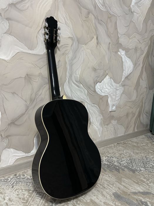 Гитара в хорошом состояние