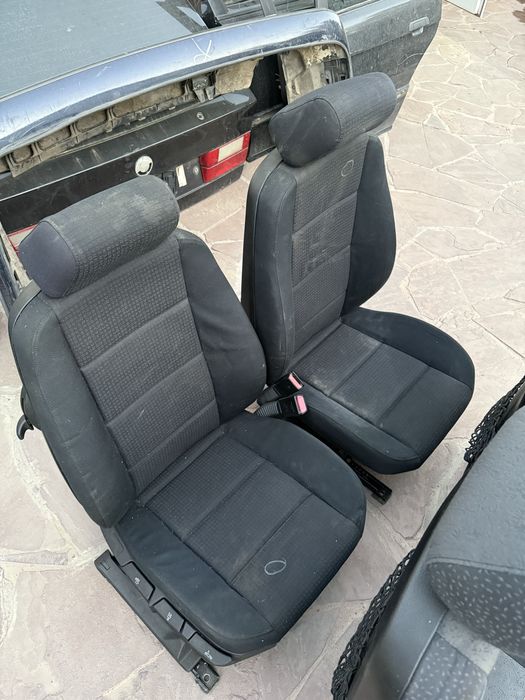 Передние сидения на BMW e36 купе компак