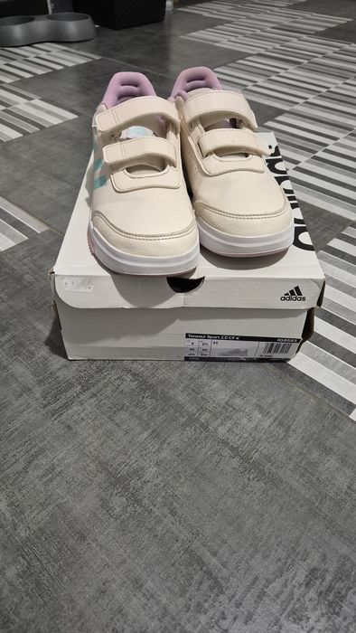 Adidasi Adidas marime 35
