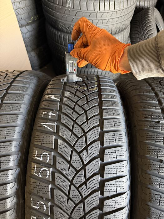 4 anvelope iarna  225/55/17 , 101V , GoodYear , 6-6.5 mm !