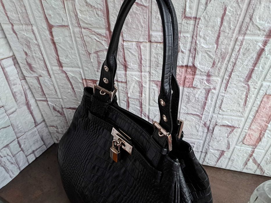 дамска чанта,черна кожена чанта-естествена кожа тип крокоди