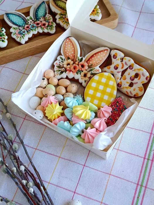 Подарочный бокс с пряниками и сладости