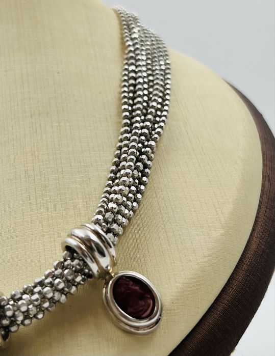 Сребърен ланец с висулки Камея